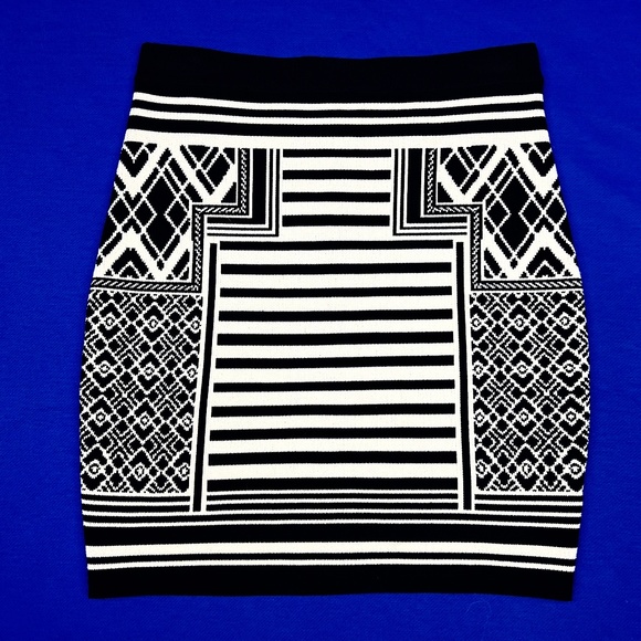 Rossmore Dresses & Skirts - 🛍️$5 Bundled |•ROSSMORE•| Cool Multi Print/Shape Stretch Bodycon Skirt⏳